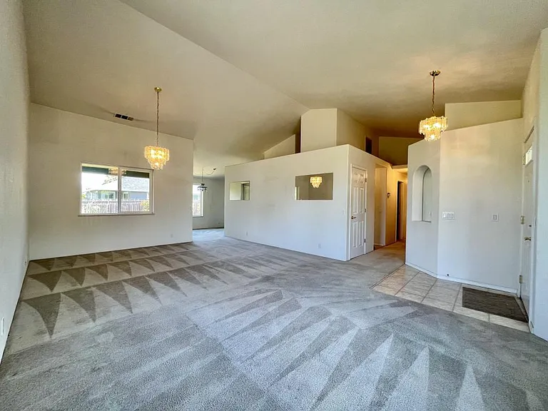 112 Wagon Wheel Dr — Photo 2