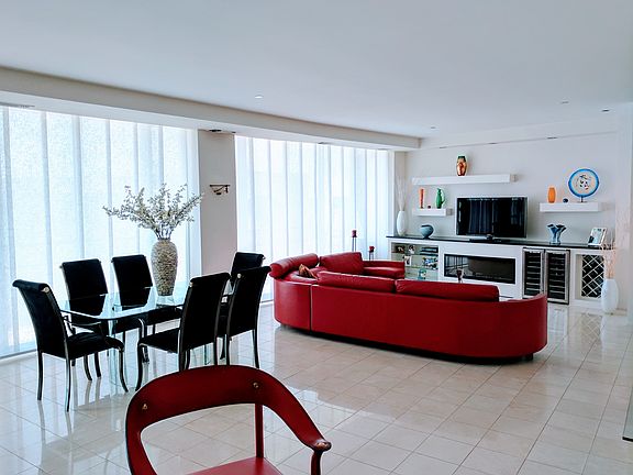 2nd image of 1300 Crystal Dr #Penthouse 9s