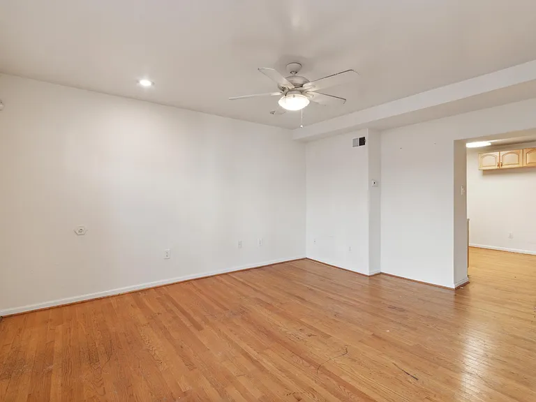 147 Conarroe St — Photo 3