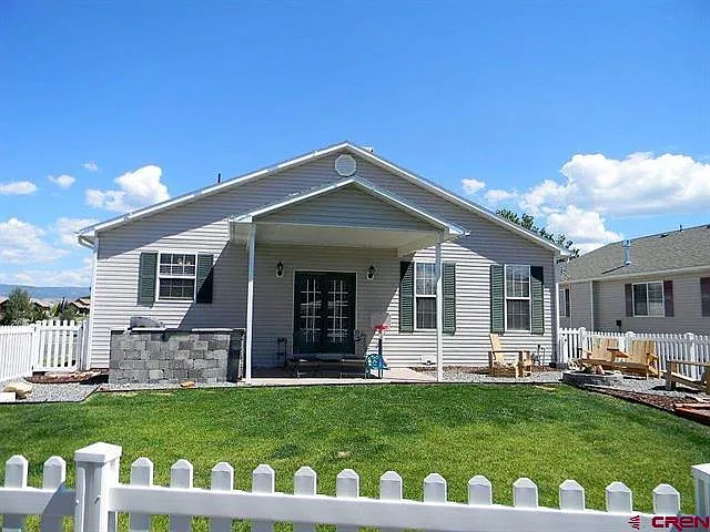 3 bed, 1360 sqft, $1,900 — Photo 3