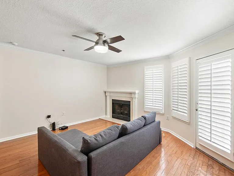 1000 W Horatio St #215 — Photo 12