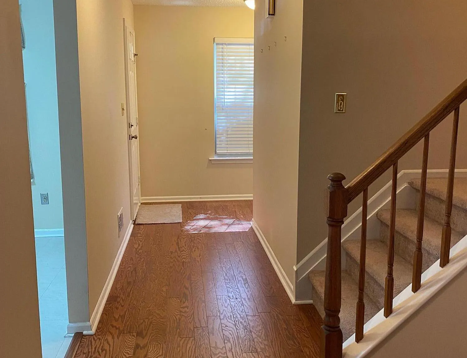 3 bed, 2.5 bath, 1462 sqft, $3,100 — Photo 3