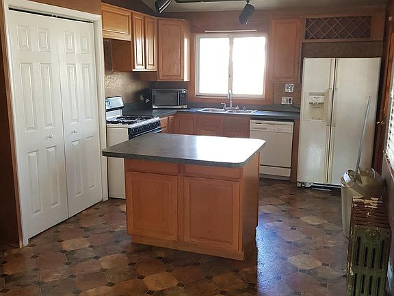 Full kitchen with island