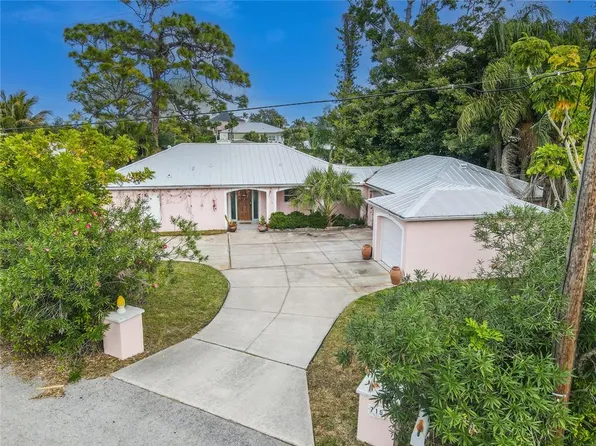 719 58th St NW, Bradenton, FL 34209