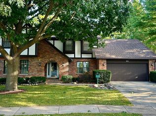 921 Smith Ct, Batavia, IL 60510