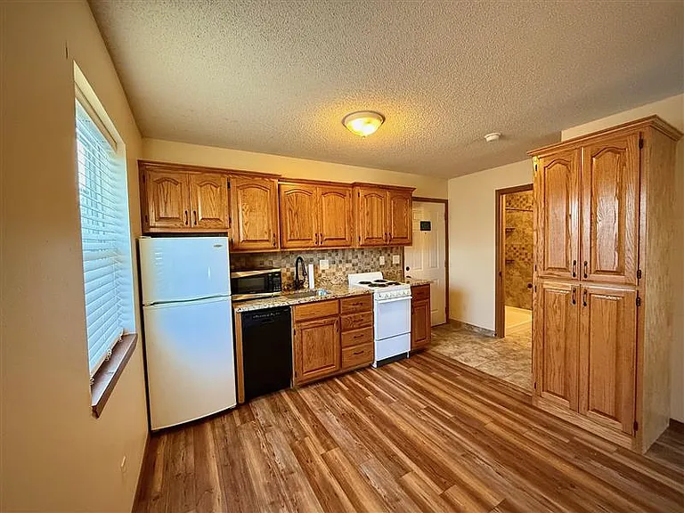2306 E 8th St #F — Photo 12