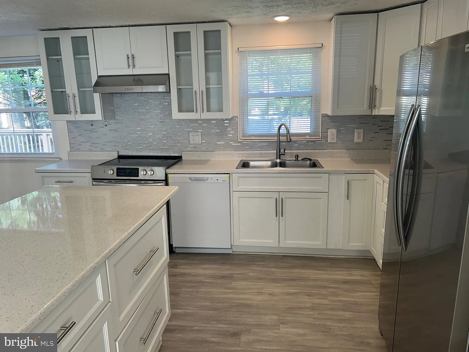 3 bed, 2.5 bath, 1664 sqft, $3,650 — Photo 4