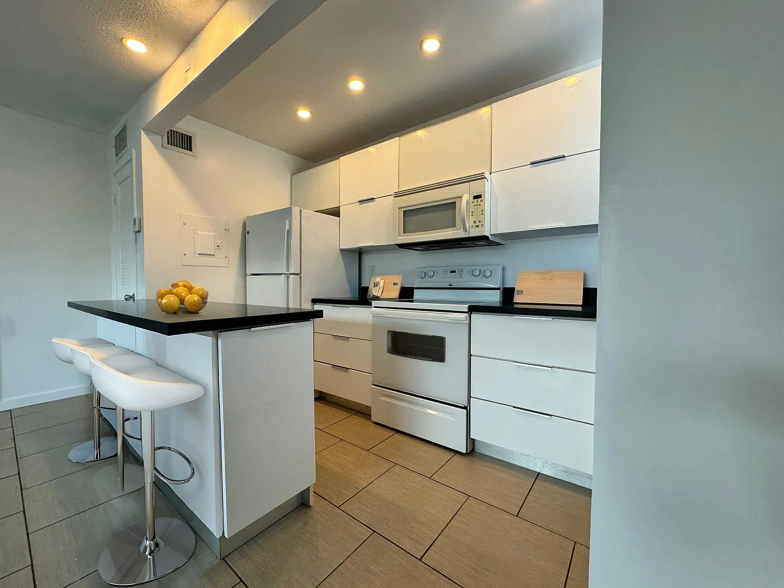 Studio, 1.0 bath, 1100 sqft, $2,275 — Photo 1