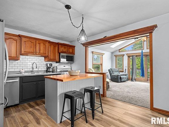5th image of 2052 N Linwood Ave