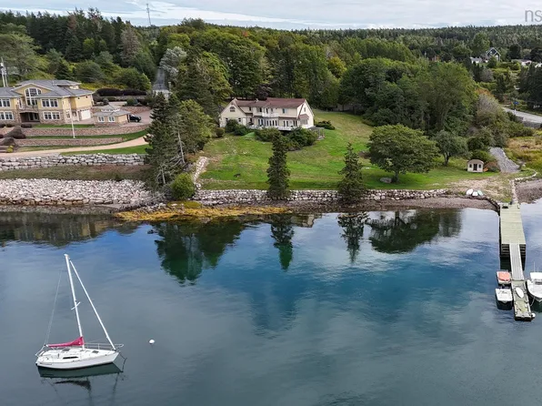 2 Crouchers Point Rd, Glen Haven, NS B3Z 2W4