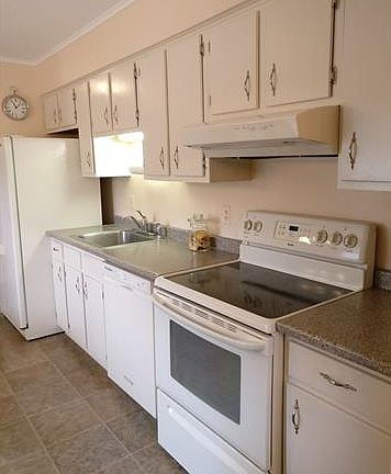 5th image of 106 Village Dr #106