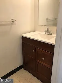 3 bed, 2.5 bath, 1408 sqft, $1,400 — Photo 4