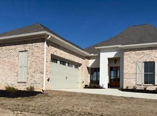 44 Grace Ln, Columbus, MS 39702