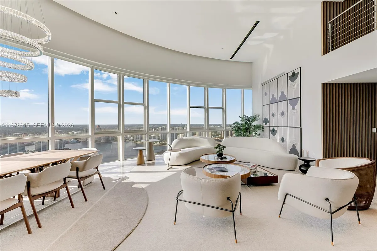 Building Photo - 18201 E Collins Ave #TS1