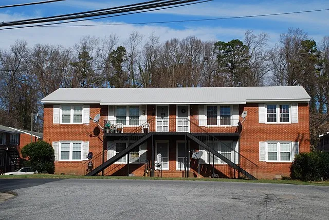 2 bed, $875 — Photo 1