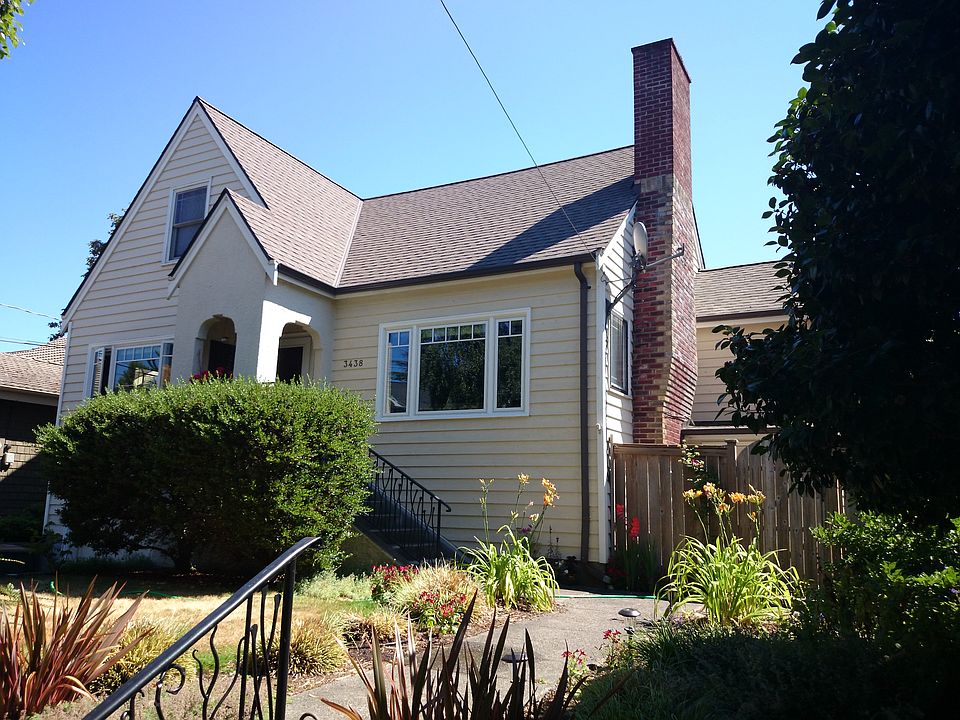 2nd image of 3438 36th Ave SW