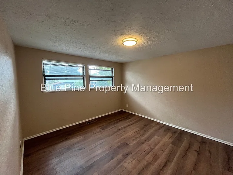 1080 Halsey St — Photo 11