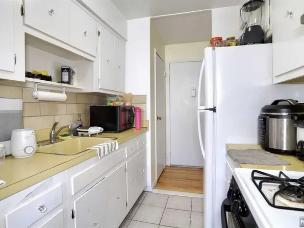 423 Walker St APT B6, Fairview, NJ 07022