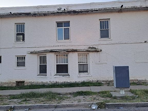 2nd image of 1516 N Mesa St