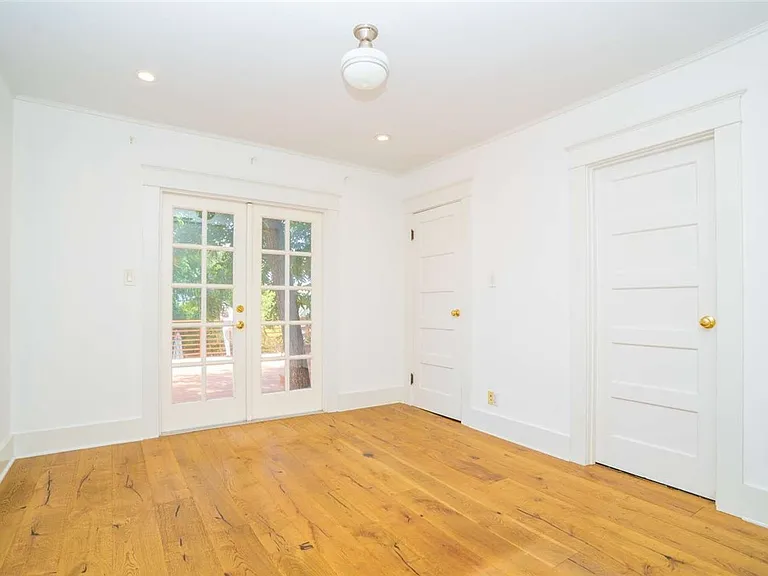 5049 Mount Royal Dr — Photo 16