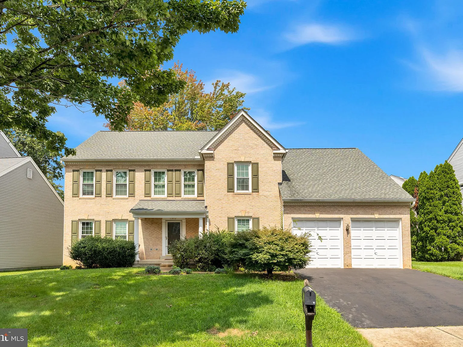 5 bed, 4.0 bath, 5315 sqft, $5,300 — Photo 2