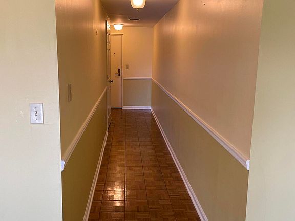 3rd image of 1585 Fort Henry Dr APT 6B