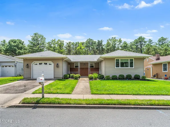 43 Freeport Court, Toms River, NJ 08757