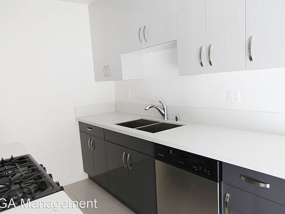 5th image of 1200 Larrabee St APT 2
