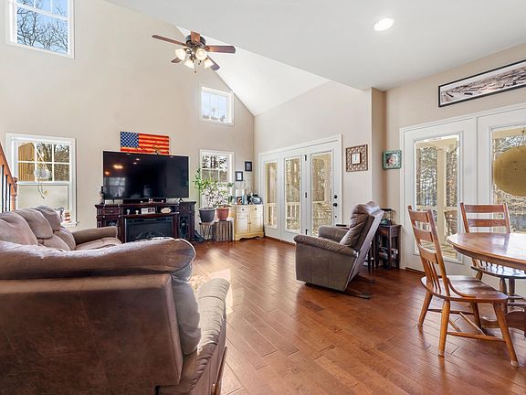 4th image of 399 Lake Forest Estates Rd