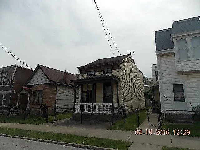 630 E 9th St photo 1