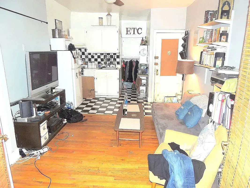 132 Allen St — Photo 3