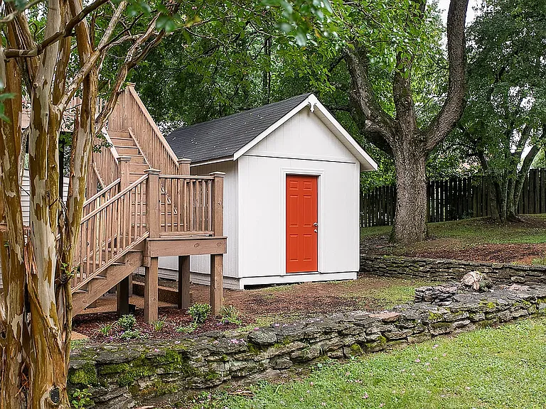 19 x 10 Storage building with vaulted ceiling