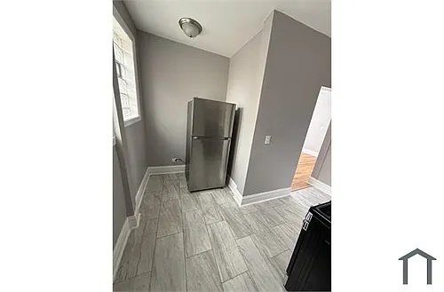 11027 S Vernon Ave Photo 1