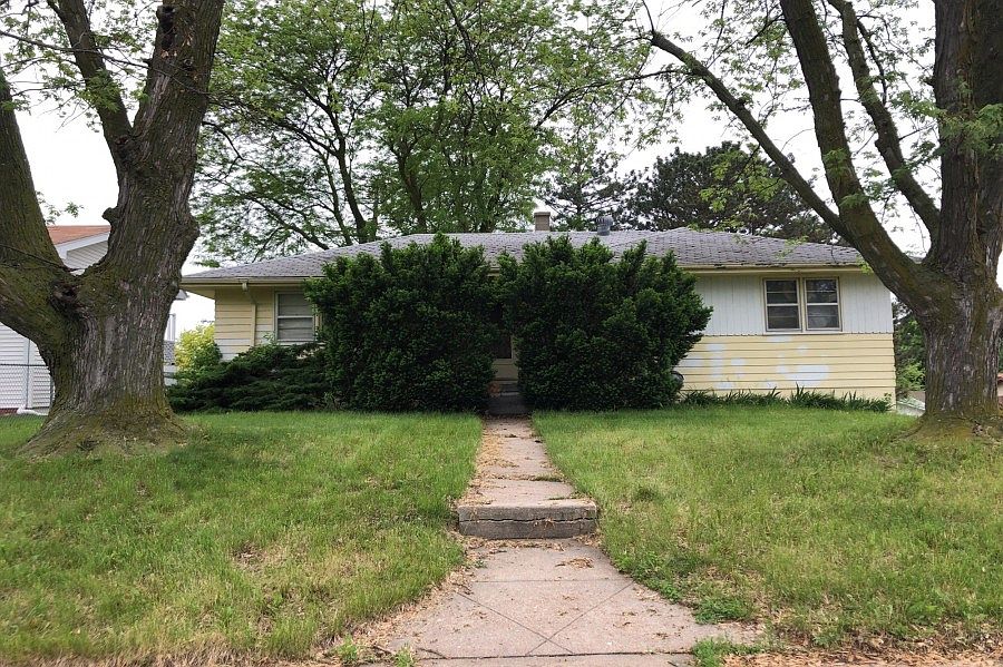 1st image of 5560 N 61st St