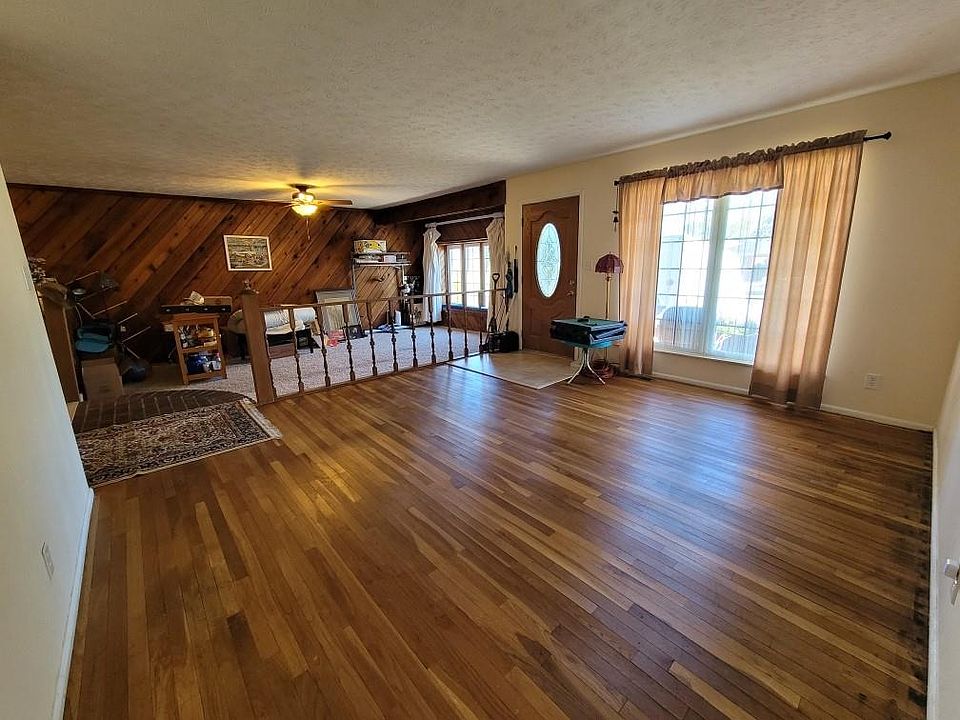 825 Parkview Dr, Rushville, IN 46173 MLS 21886320 Zillow