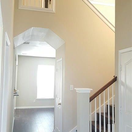 3rd image of 4012 Creek Hollow Way