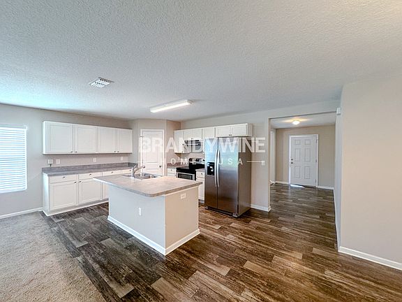 3rd image of 1826 James Madison Ct