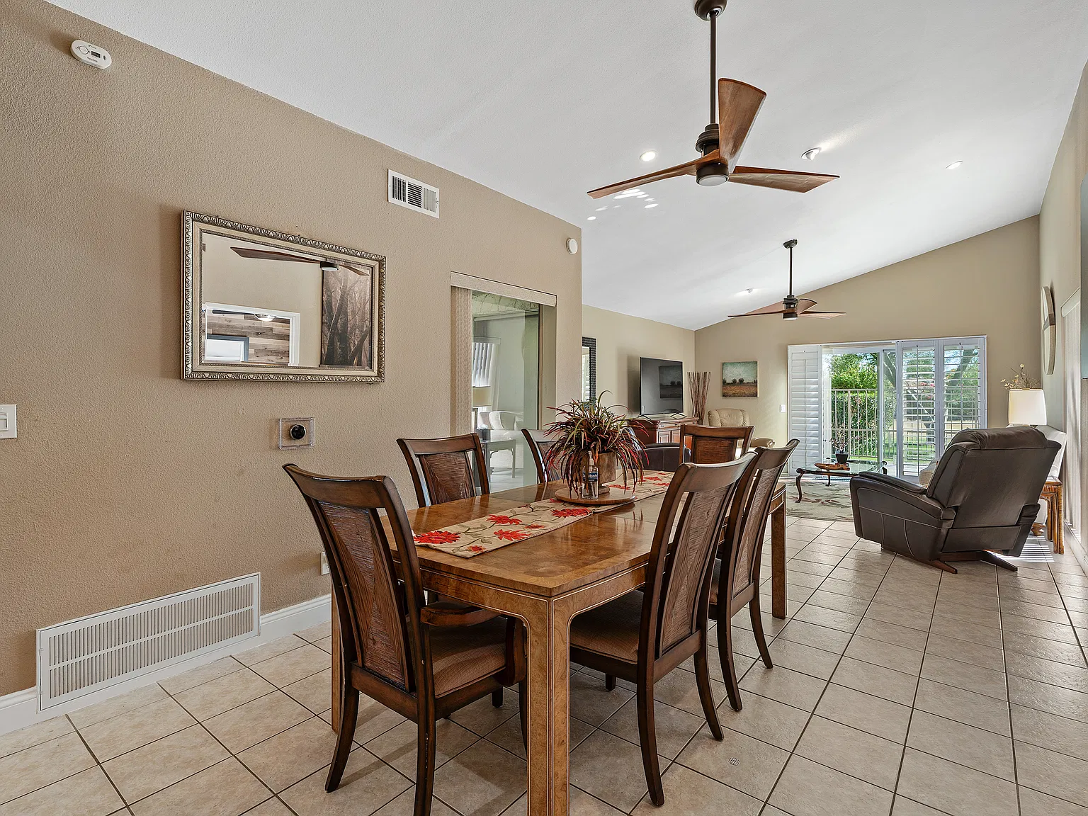 3 bed, 2.5 bath, 1494 sqft, $4,000 — Photo 1