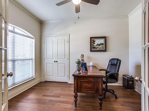 3rd image of 305 Sterling Dr