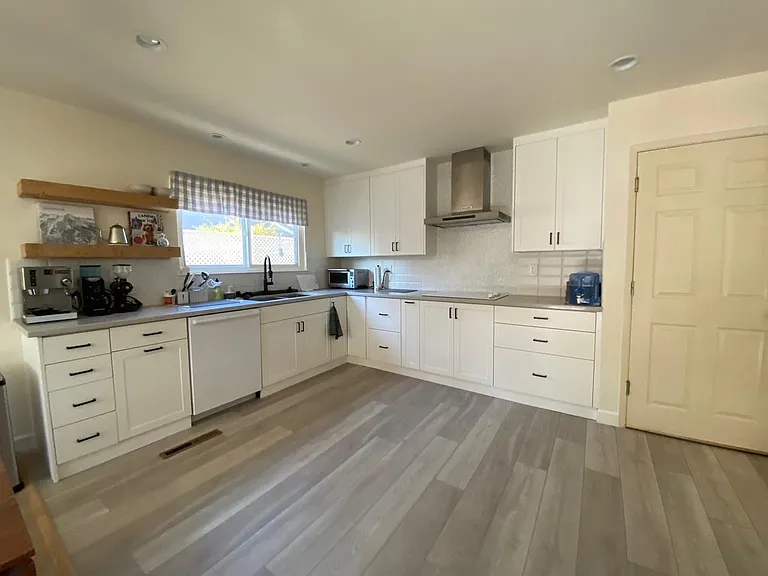 5145 Harwood Rd — Photo 4