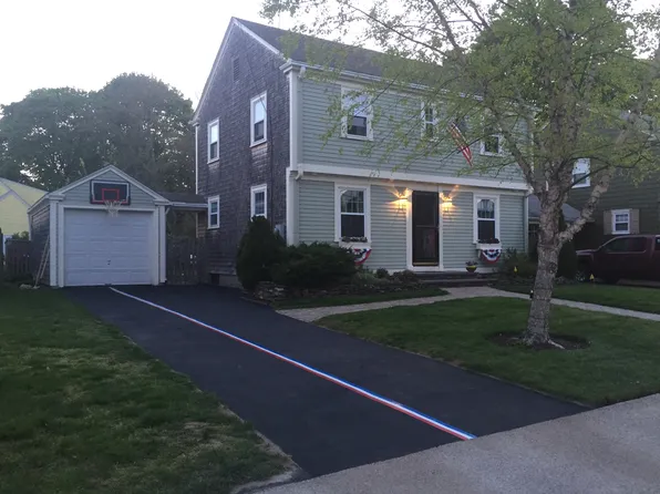 77 Parkside Dr, Warwick, RI 02888