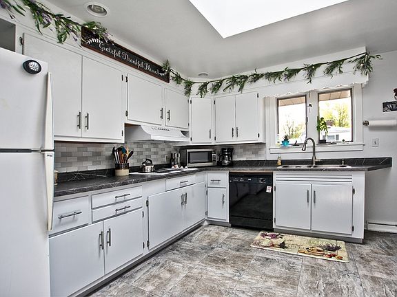 3rd image of 3651 Grady Blvd