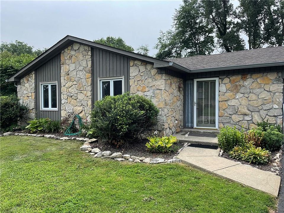 1st image of 825 Elmwood Cir