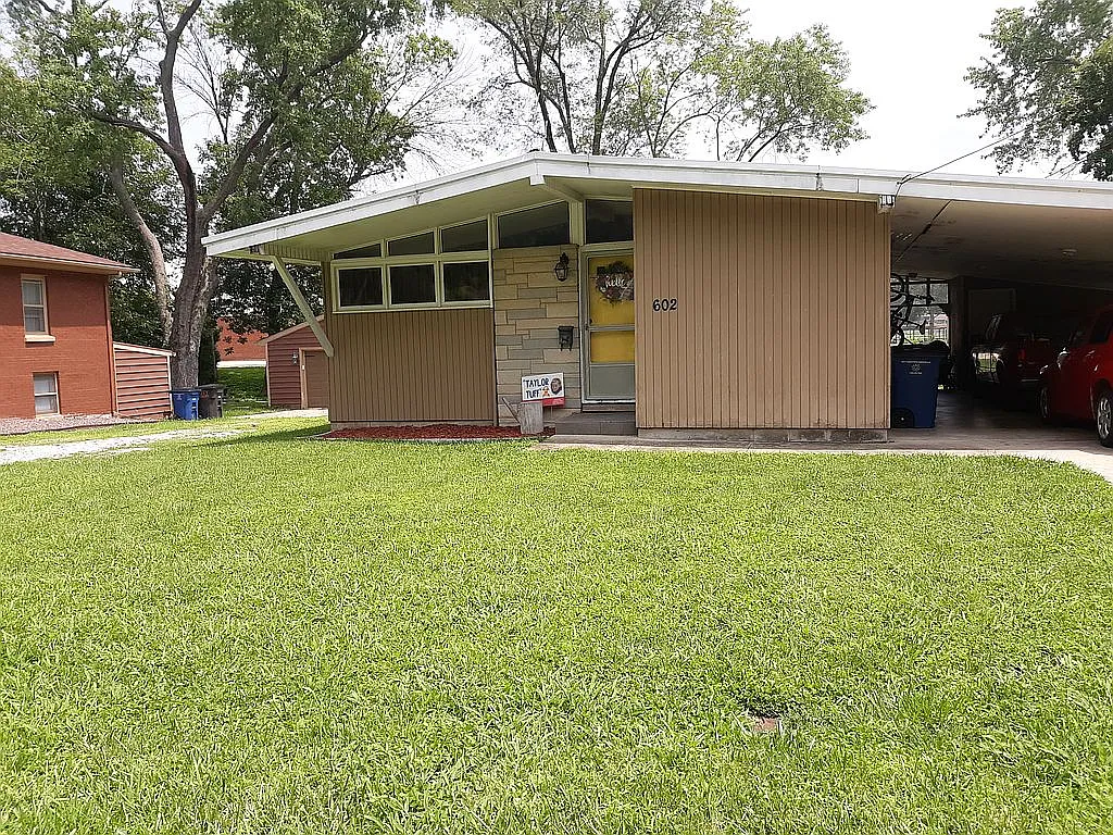 602 N Hena St photo 1