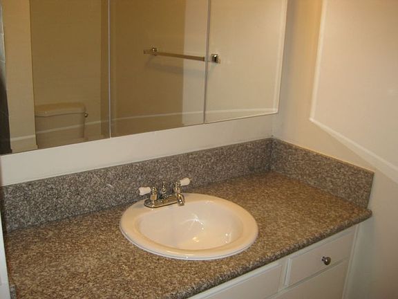 4th image of 630 E Tujunga Ave APT F