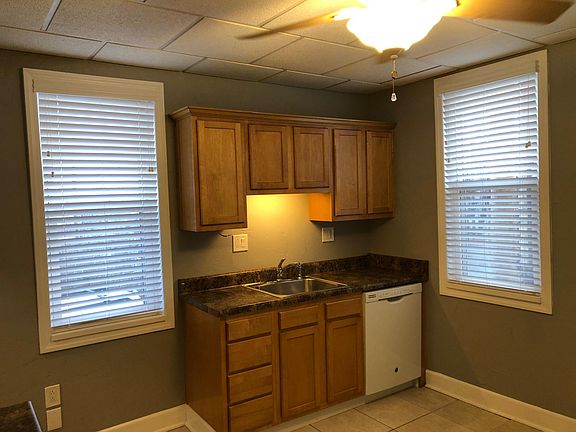 Kitchen sink area