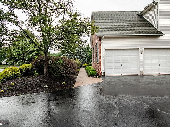 5th image of 10 Florence Dr