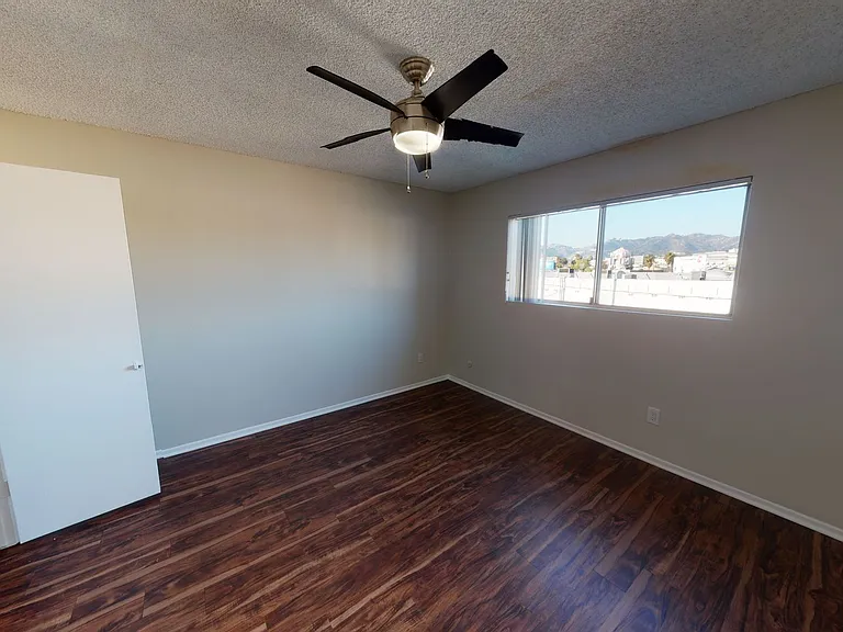 Royal Terrace Apartments — Photo 13