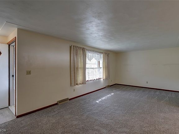 5th image of 3810 S Hogan Dr