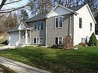 740 Powers Ave NW, Grand Rapids, MI 49504